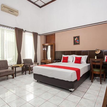 Hotel Reddoorz Near Balai Kota Malang Exterior foto